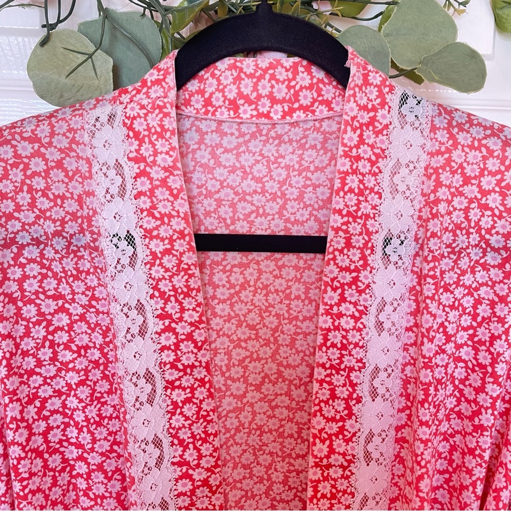 1970s Vintage Red Floral Lace Trim Robe - Picture 3 of 6
